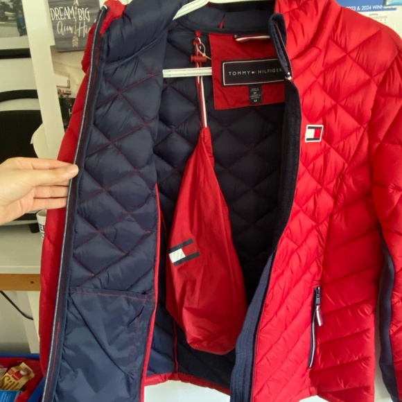Tommy Hilfiger Women’s Midweight Puffer Jacket – Size [M] - Picture 6 of 7